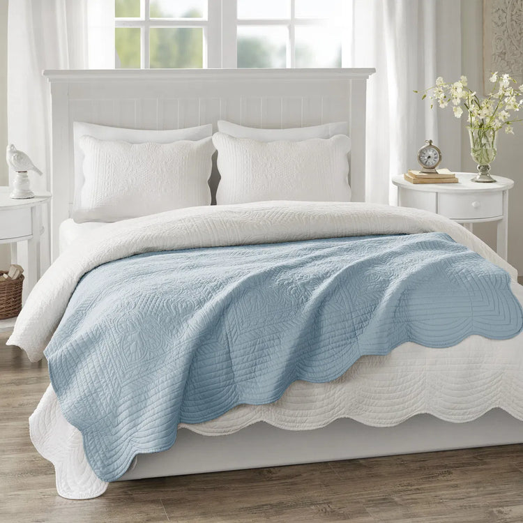 Oversized Quilted Throw with Scalloped Edges White 60x72"