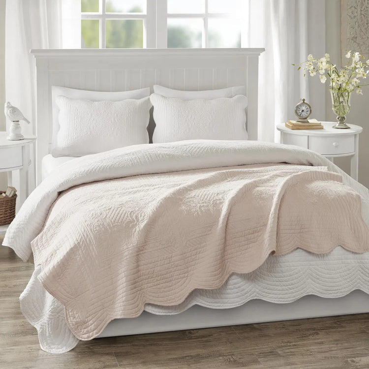 Oversized Quilted Throw with Scalloped Edges White 60x72"