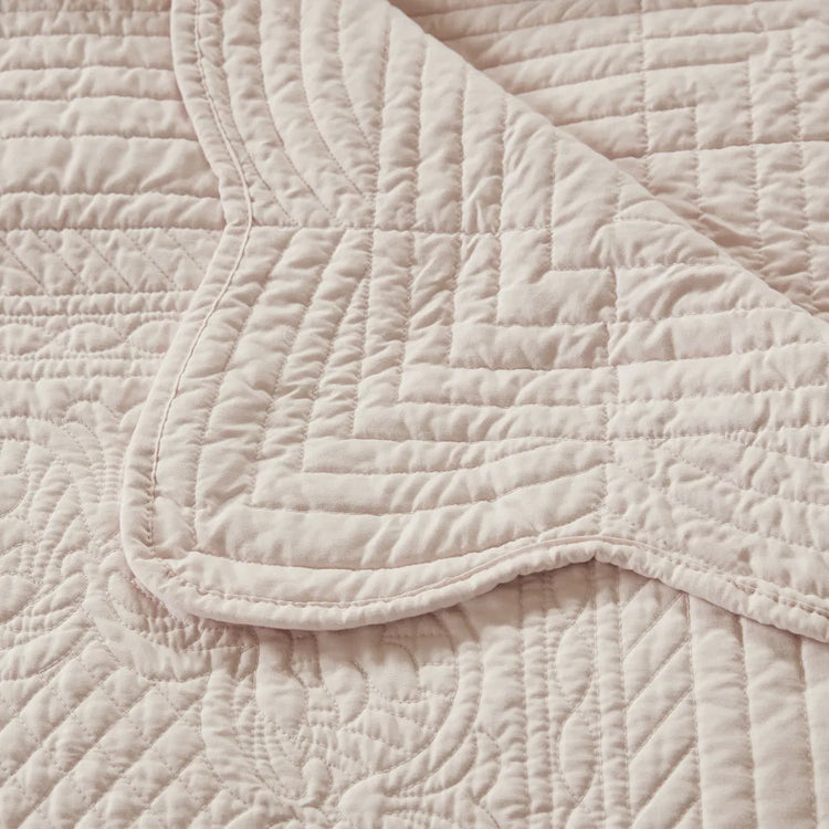 Oversized Quilted Throw with Scalloped Edges White 60x72"