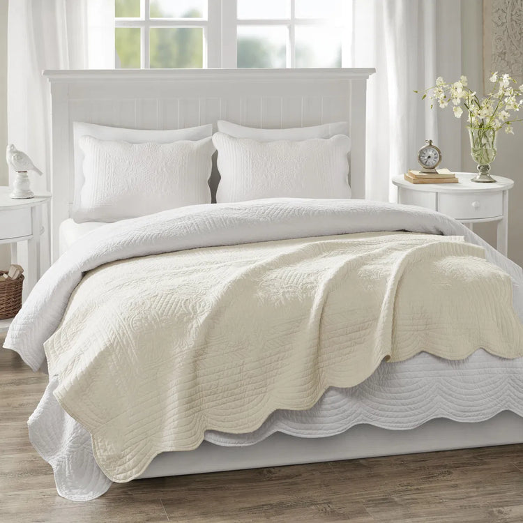 Oversized Quilted Throw with Scalloped Edges White 60x72"