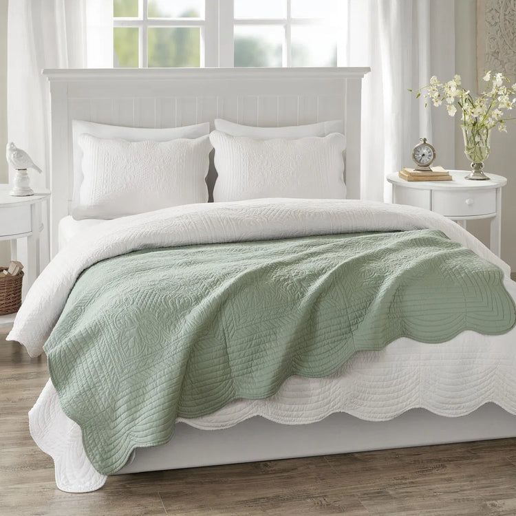 Oversized Quilted Throw with Scalloped Edges White 60x72"