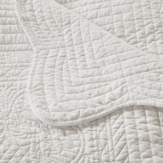 Oversized Quilted Throw with Scalloped Edges White 60x72"